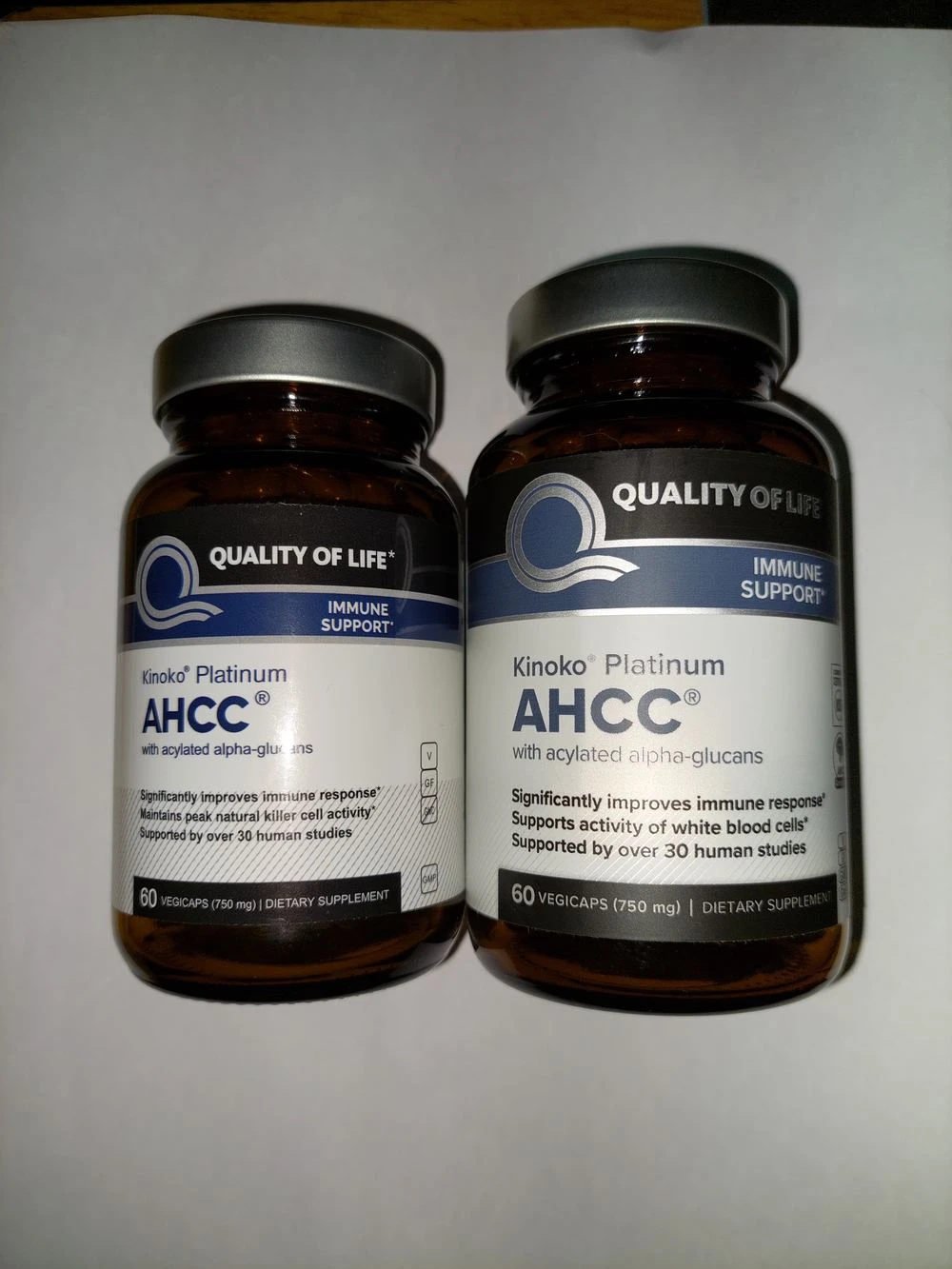 AHCC 가품·정품 라벨 비교(제보) — 왼쪽 가품, 오른쪽 정품